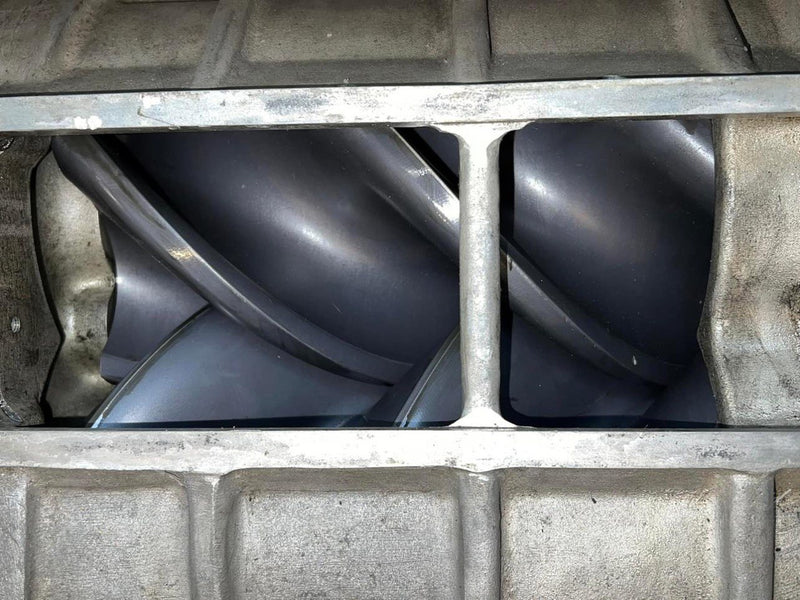 Load image into Gallery viewer, Vintage Whipple 980R Screw Blower: Unleash the Power of a Rare Find!