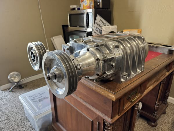 Cargue la imagen en el visor de la galería, Fully Polished 4-71 Blower Supercharger!

