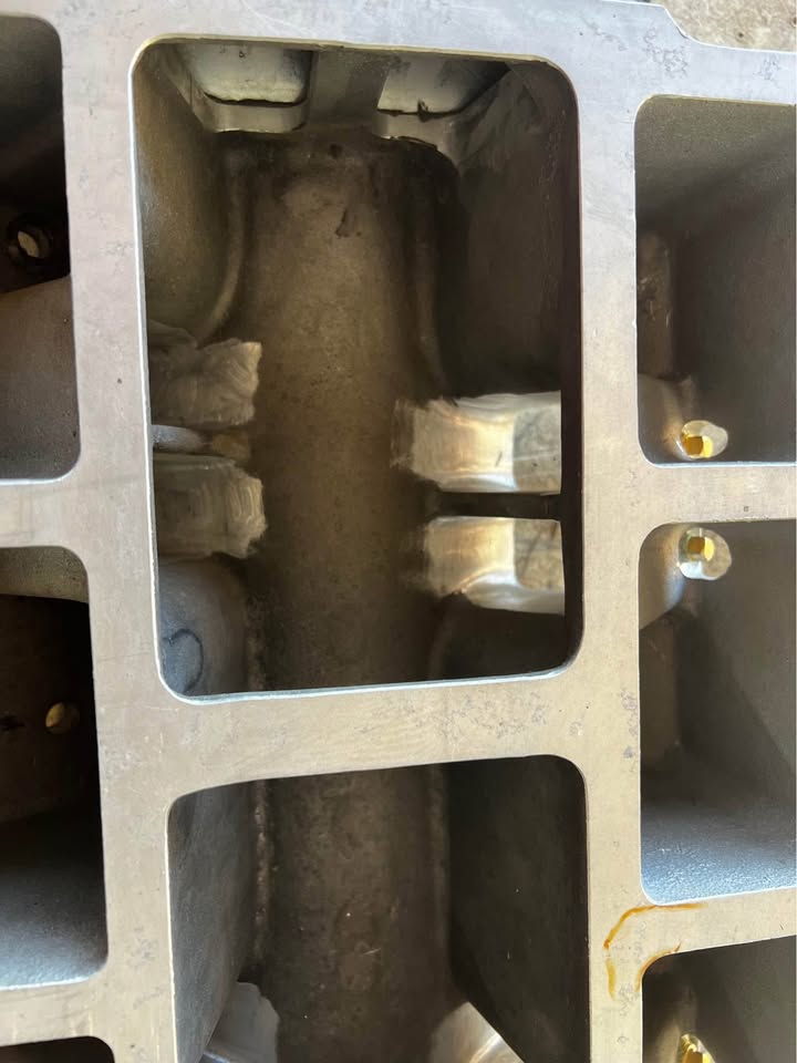 Cargue la imagen en el visor de la galería, Clean SBC blower manifold intake
